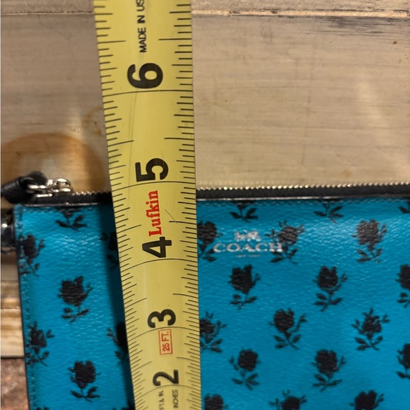 Gorgeous Coach wristlet - Picture 2 of 5